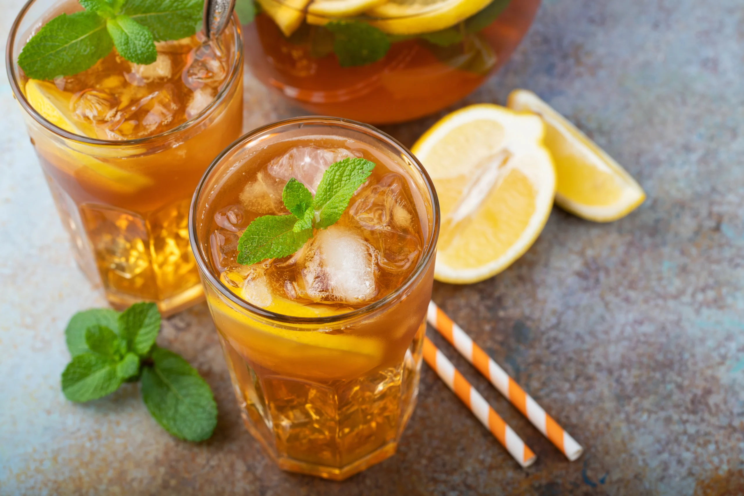 Traditional iced tea with lemon
